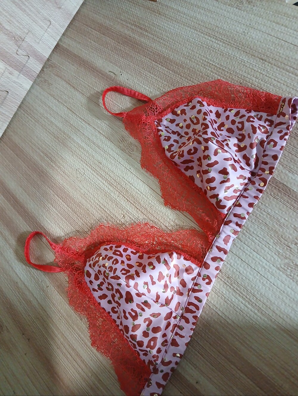 Victoria's Secret Satin XL leopard lace trim triangle Unlined bralette Love
